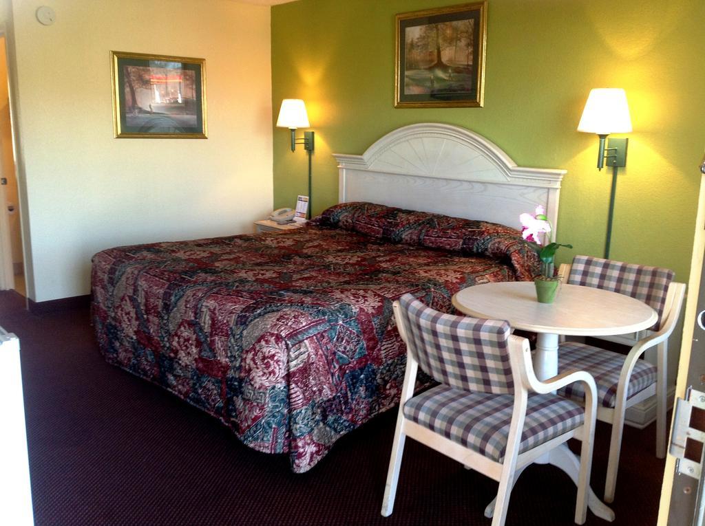 Holiday Terrace Inn - Pigeon Forge Eksteriør billede